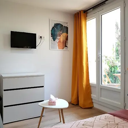 Joli Studio Renove En Bord De Mer Apartment